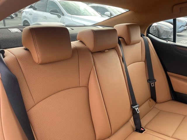Used 2025 Lexus ES 300h w/ Premium Package image 6
