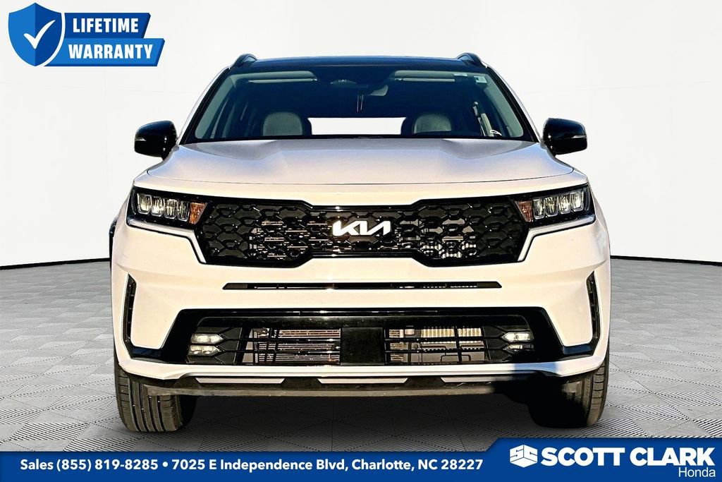 Used 2022 Kia Sorento EX w/ Panoramic Sunroof Package image 2