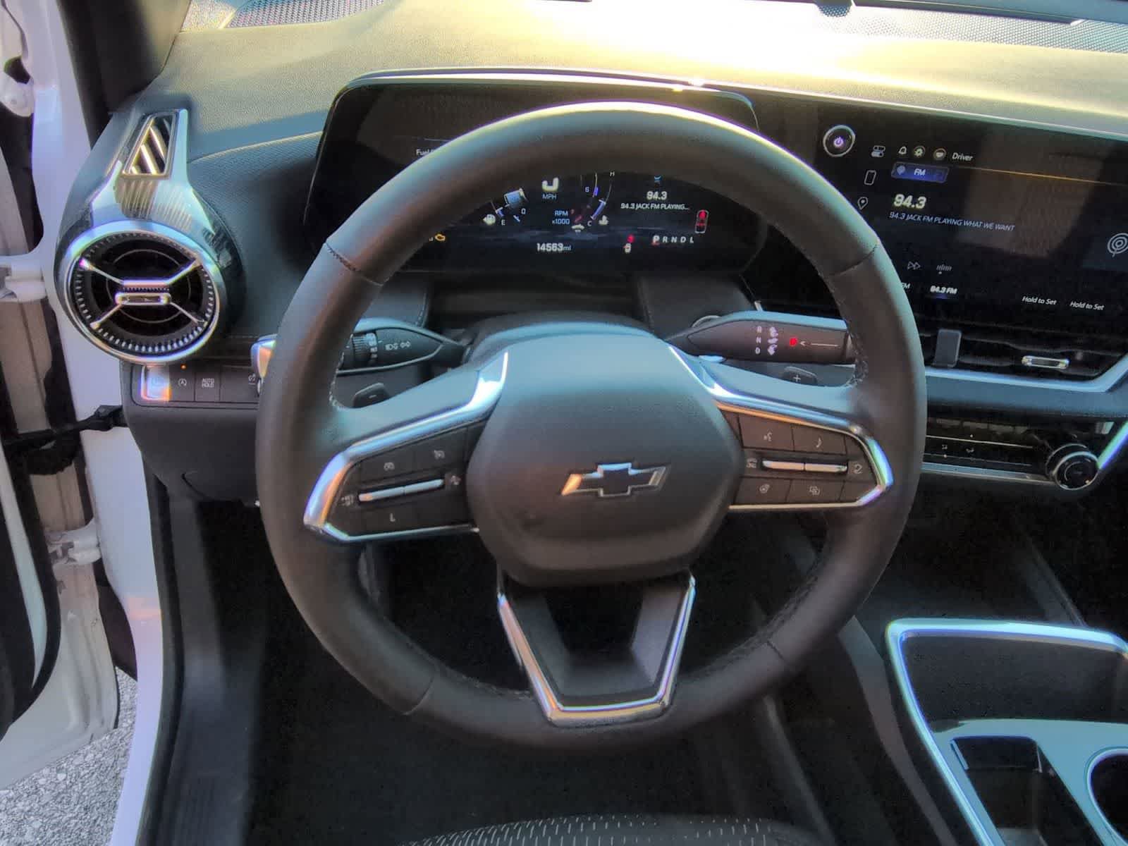 Used 2025 Chevrolet Equinox LT w/ Midnight Edition FWD image 21