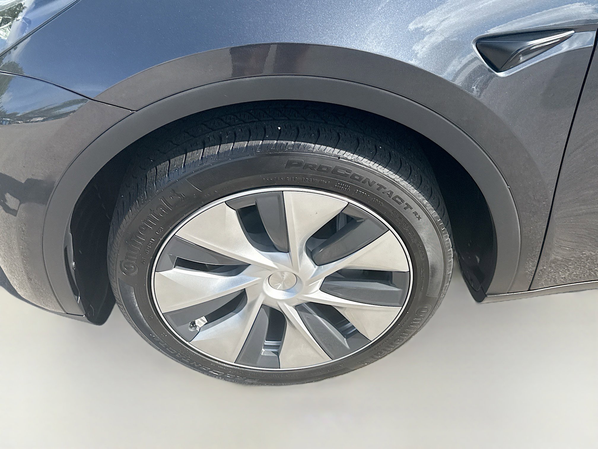 Used 2024 Tesla Model Y Long Range RWD image 35