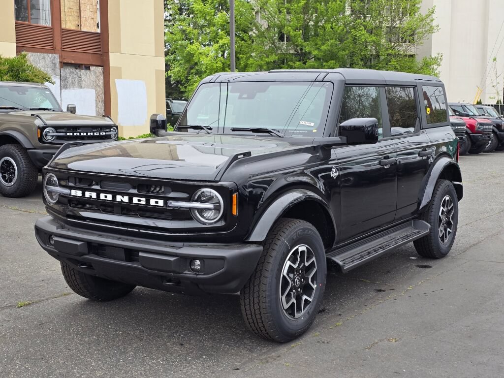 New 2026 Ford Bronco Outer Banks AWD/4WD image 1