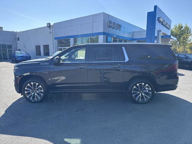 New 2025 Chevrolet Suburban High Country image 2