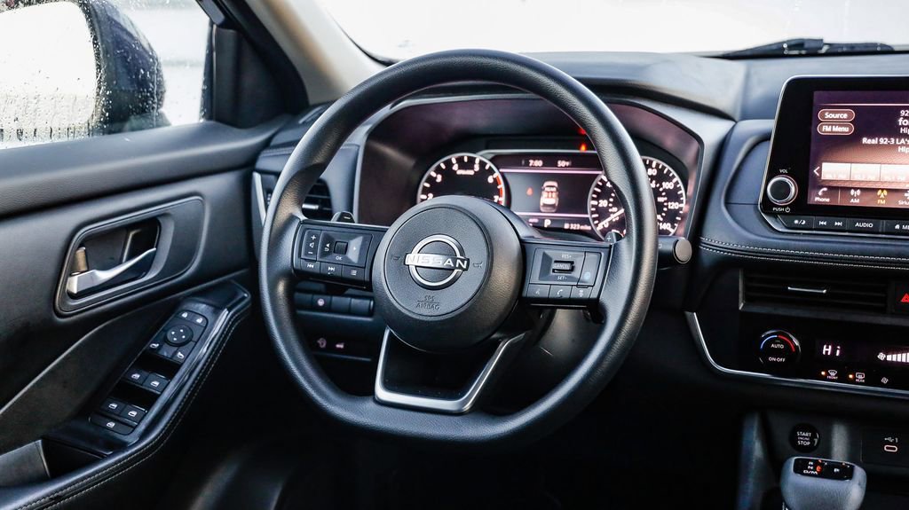 Used 2024 Nissan Rogue SV image 16