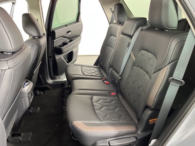New 2026 Nissan Pathfinder Platinum w/ Accent Package image 43