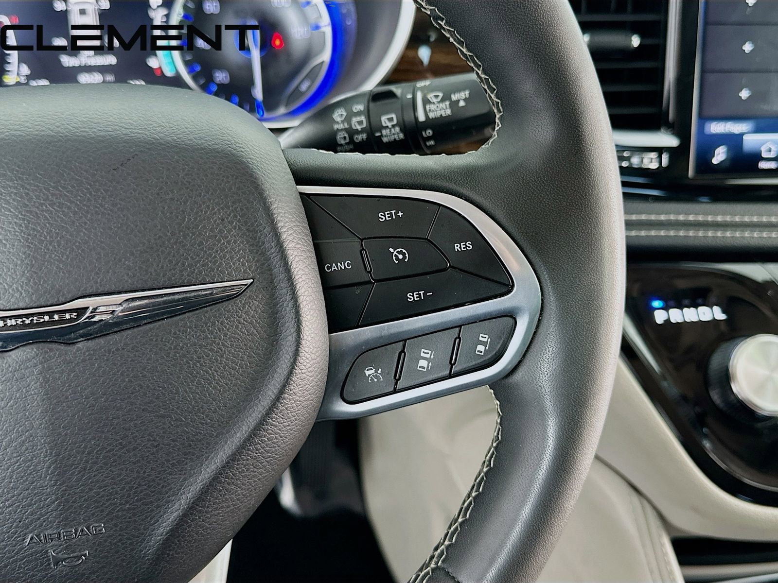 Used 2023 Chrysler Pacifica Limited image 17