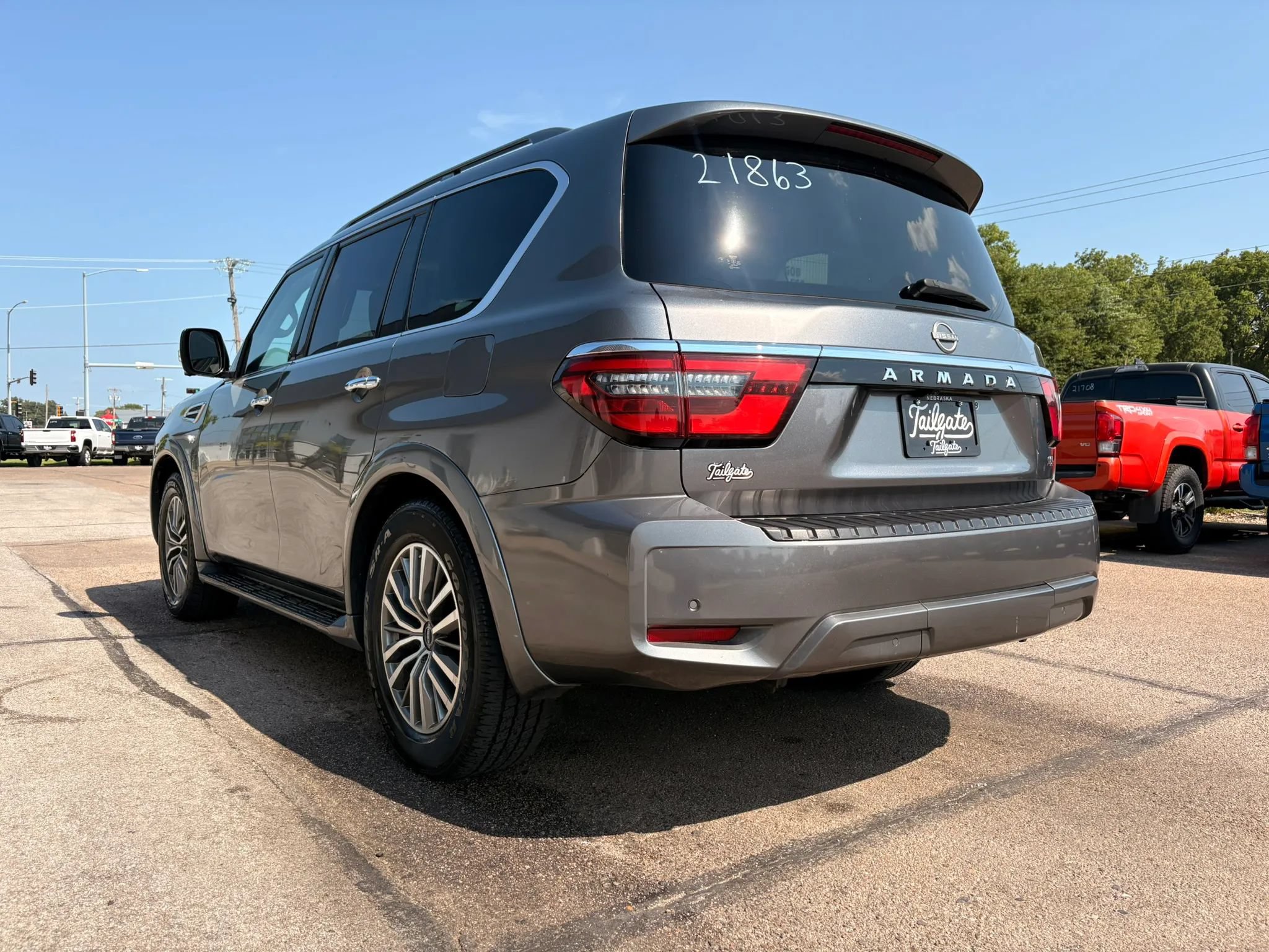 Used 2021 Nissan Armada SL w/ Captain's Chairs Package AWD/4WD image 5