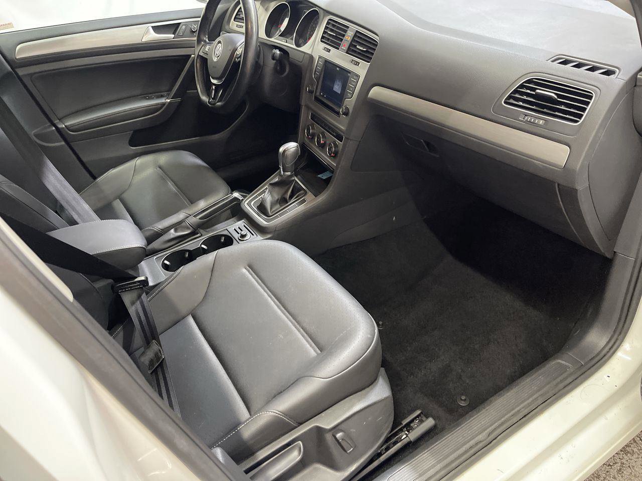 Used 2017 Volkswagen Golf Wolfsburg Edition image 24