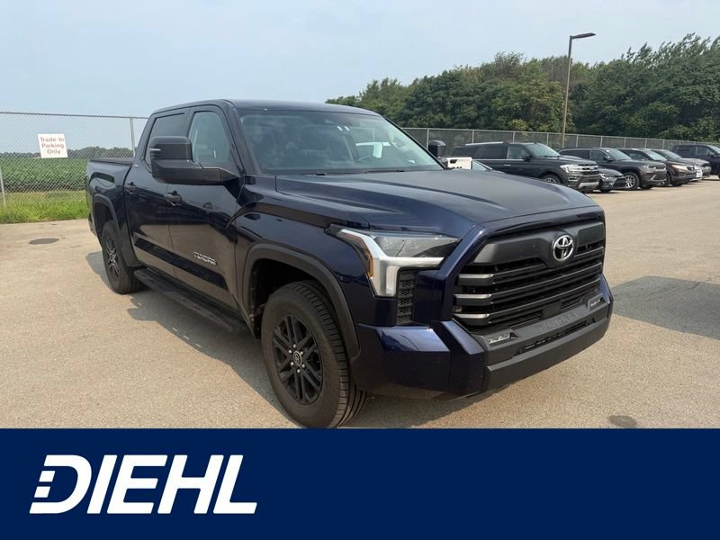Used 2022 Toyota Tundra SR5 w/ SR5 Convenience Package AWD/4WD image 1