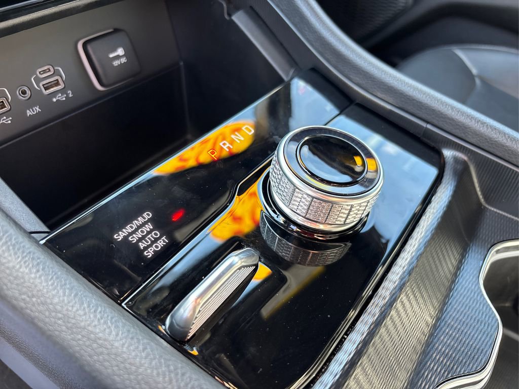 Used 2025 Jeep Grand Cherokee L Limited w/ Black Appearance Package image 29