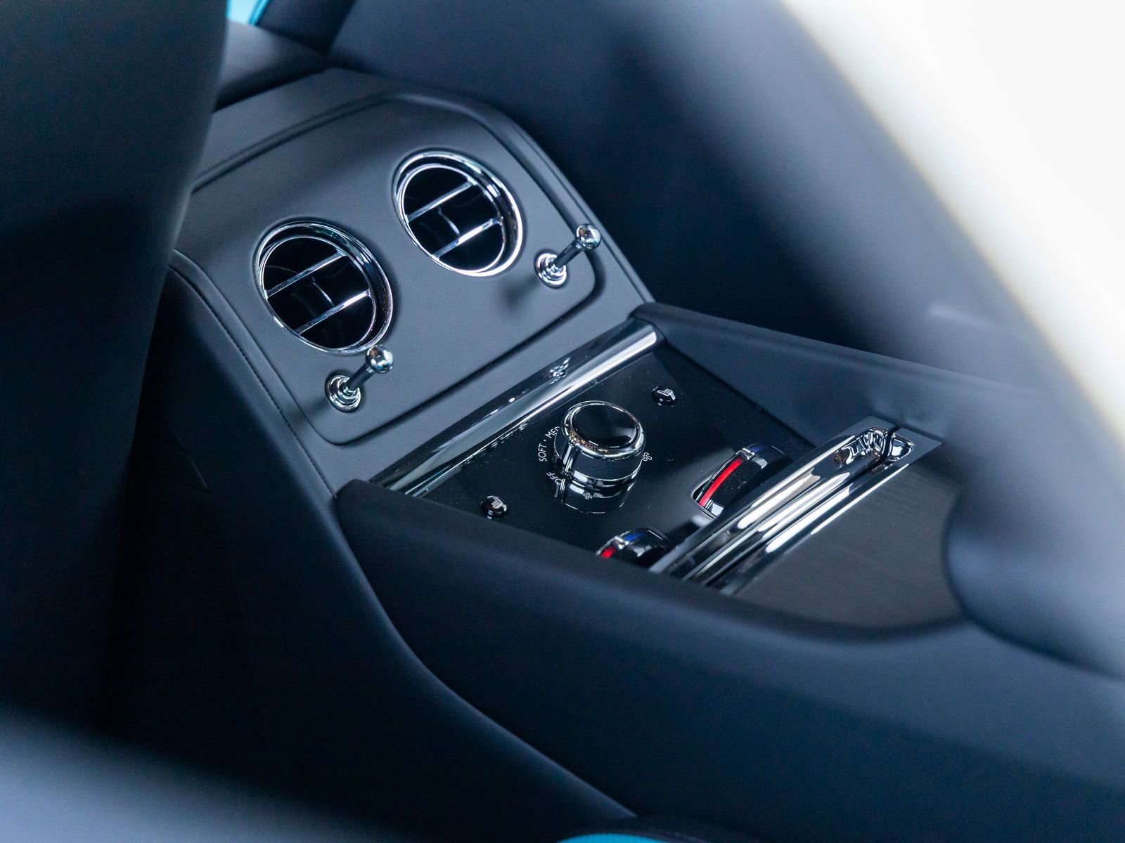 Certified 2025 Rolls-Royce Spectre image 41