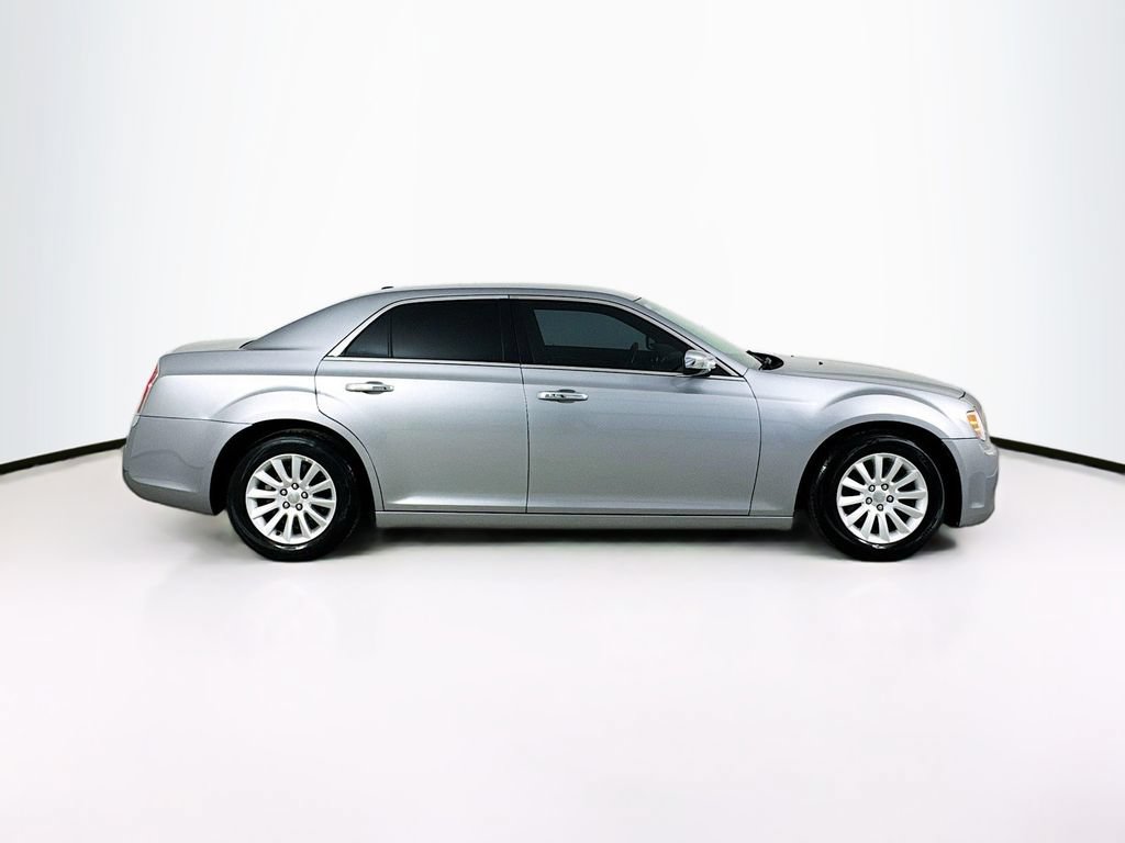 Used 2014 Chrysler 300 RWD image 8
