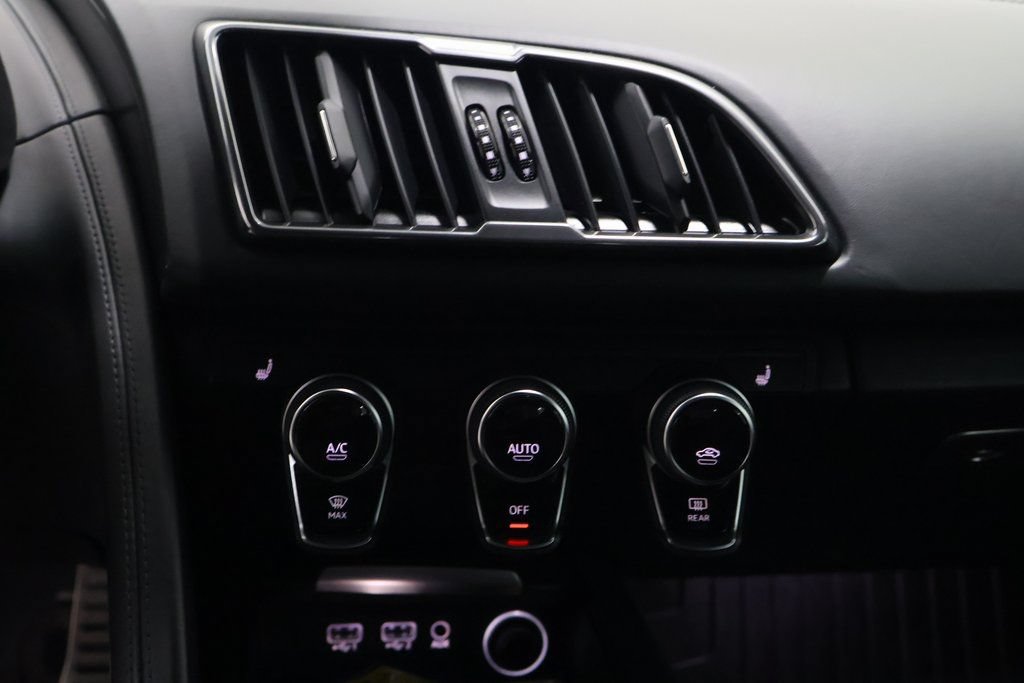 Used 2021 Audi R8 V10 w/ Premium Package RWD image 19