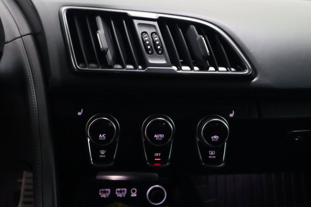 Used 2021 Audi R8 V10 w/ Premium Package RWD image 19