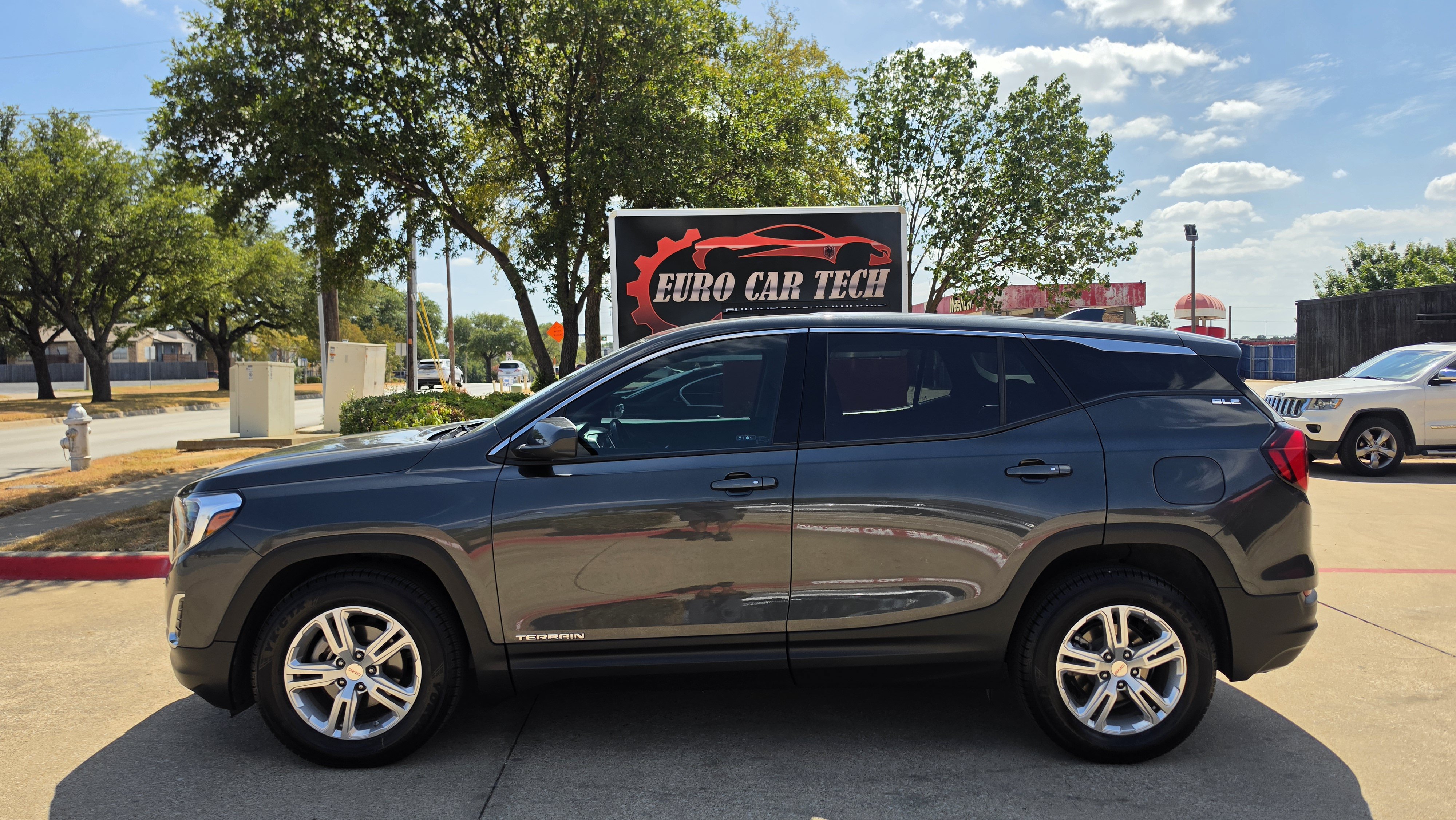 Used 2018 GMC Terrain SLE FWD image 2
