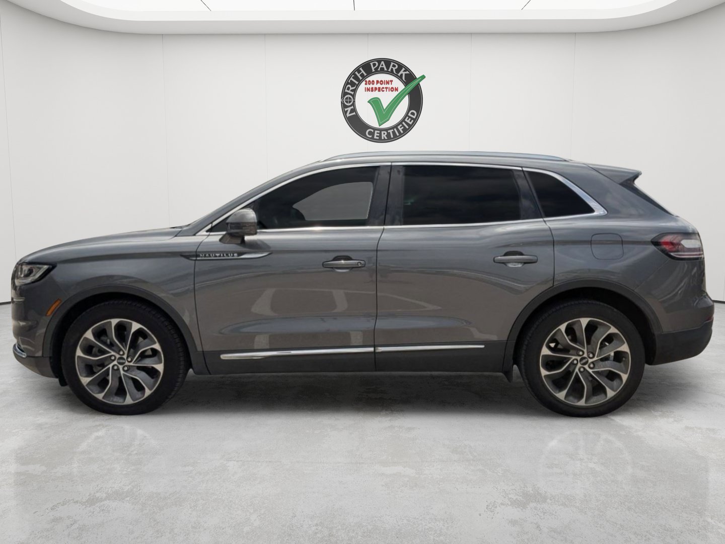 Used 2022 Lincoln Nautilus Reserve FWD image 2