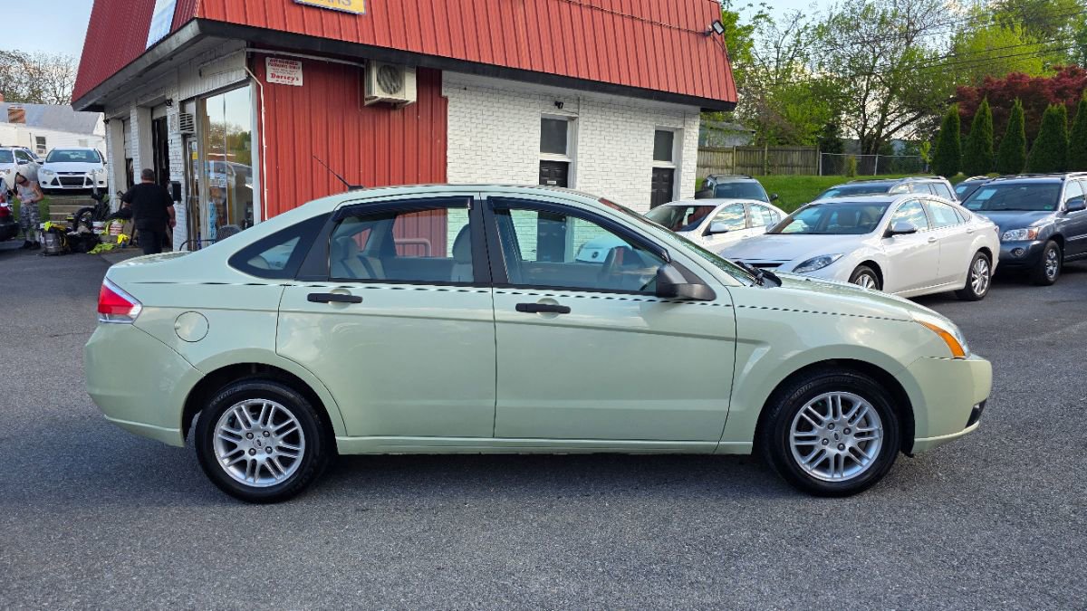 Used 2010 Ford Focus SE FWD image 8