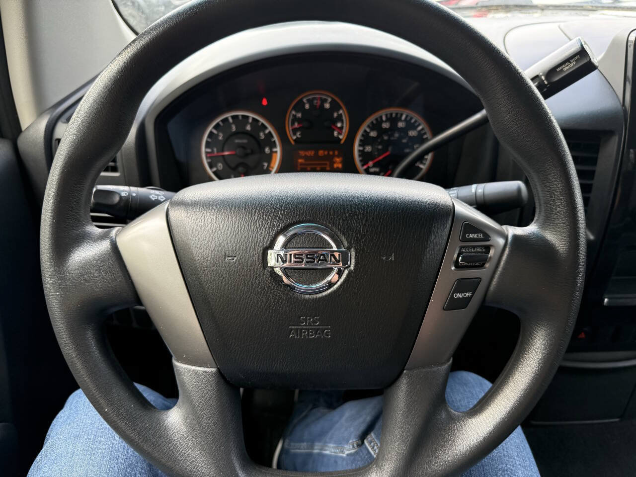 Used 2015 Nissan Titan SV AWD/4WD image 21