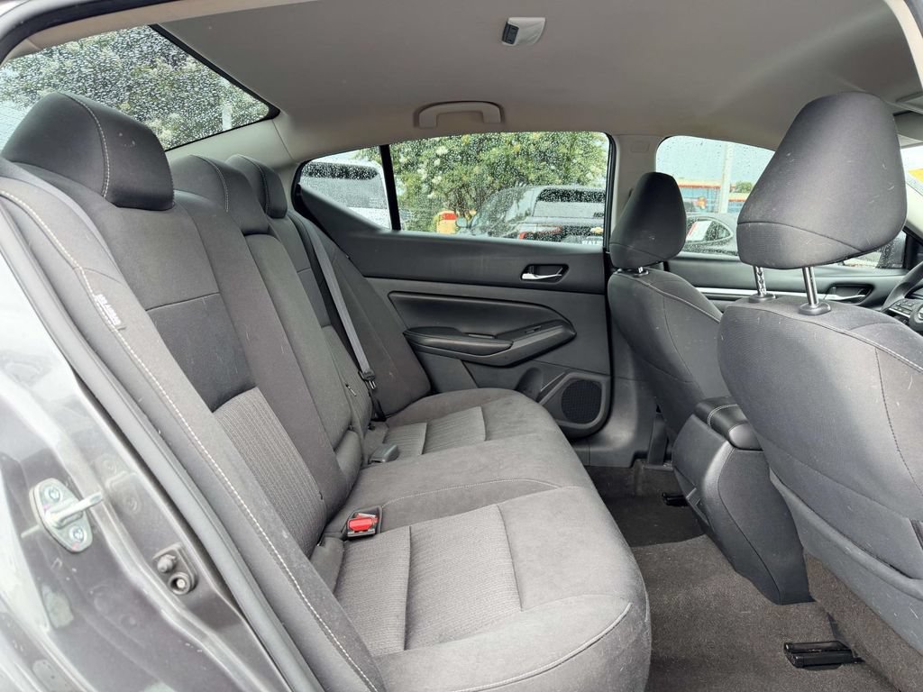 Used 2022 Nissan Altima 2.5 SV FWD image 10