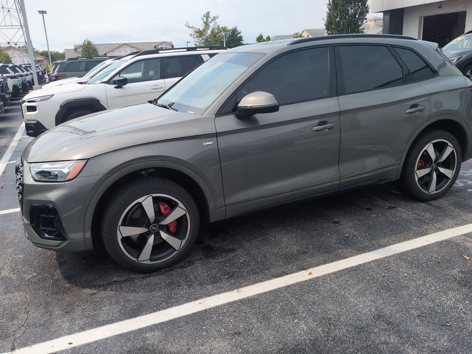 Used 2024 Audi Q5 2.0T Premium Plus w/ Premium Plus Package AWD/4WD image 1