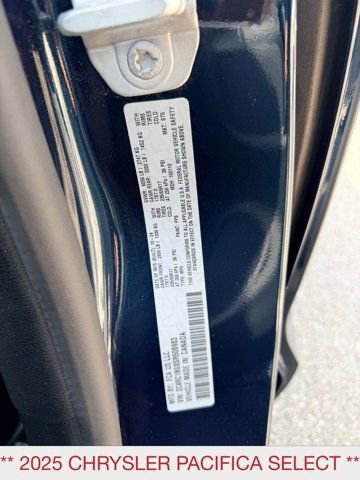 Certified 2025 Chrysler Pacifica Select image 28