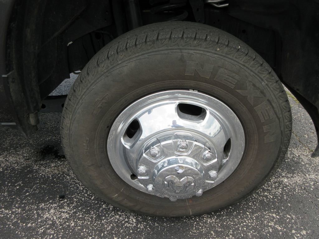 Used 2024 RAM 3500 Tradesman w/ Chrome Appearance Group AWD/4WD image 10