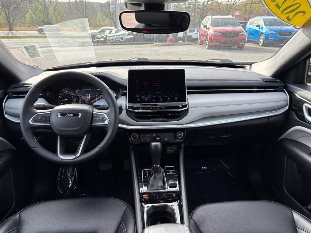 Used 2025 Jeep Compass Limited AWD/4WD image 6