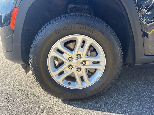 Certified 2023 Jeep Grand Cherokee Laredo image 27