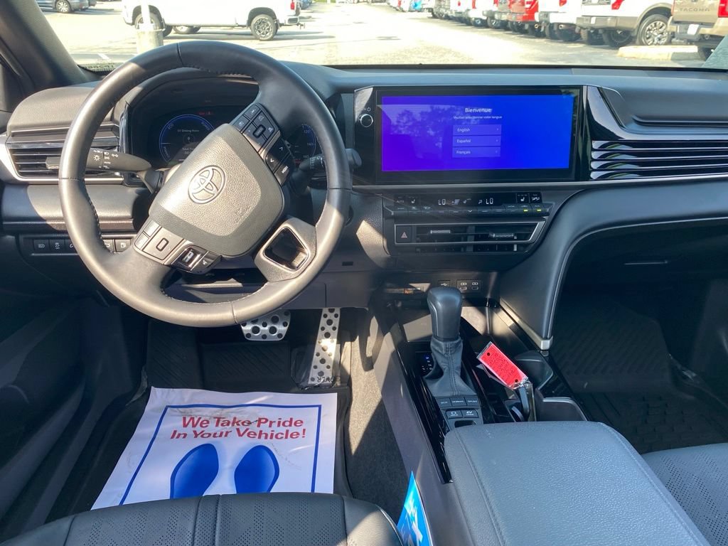 Used 2025 Toyota Camry XSE FWD image 9