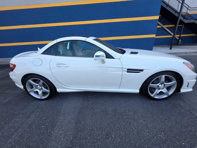 Used 2015 Mercedes-Benz SLK 250 w/ Premium Package image 4
