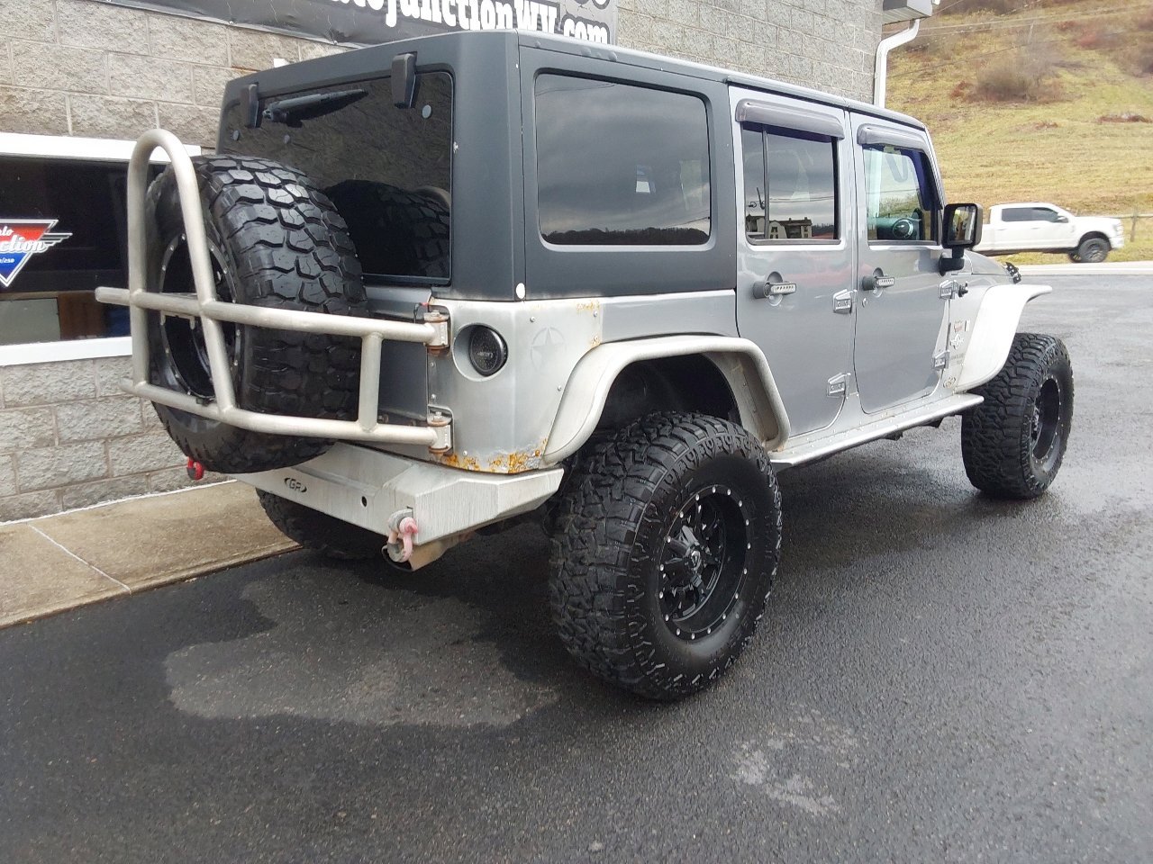 Used 2013 Jeep Wrangler Unlimited Sport image 3