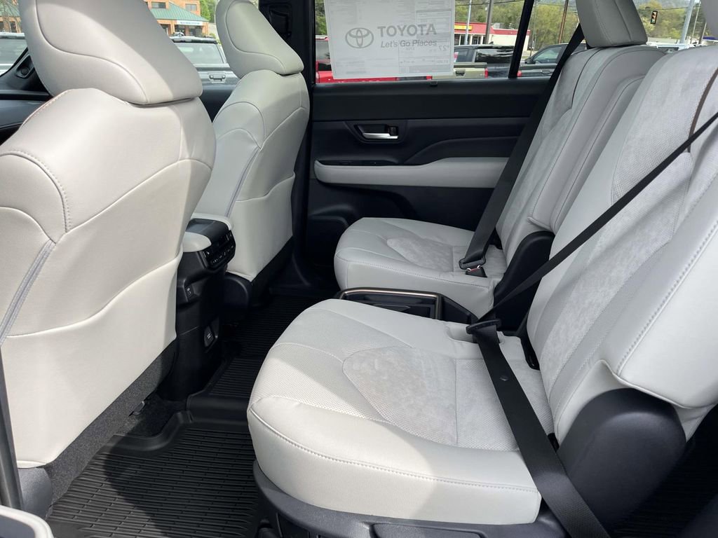 New 2026 Toyota Grand Highlander AWD Hybrid image 9