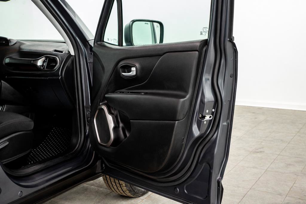 Used 2023 Jeep Renegade Latitude AWD/4WD image 15