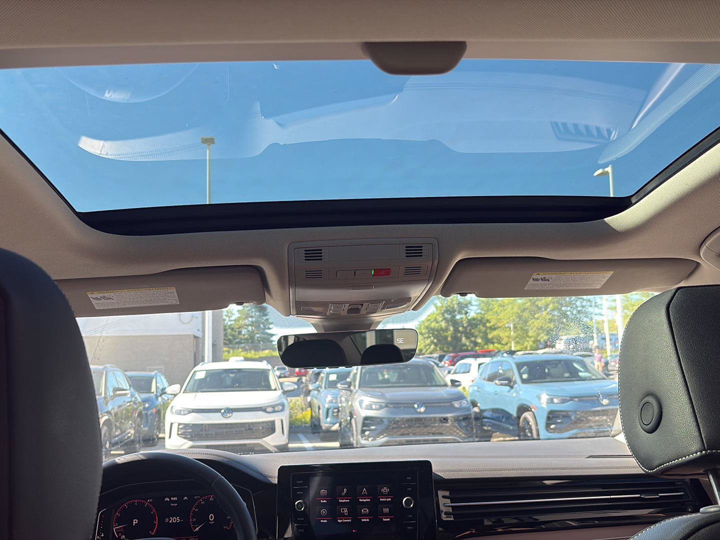 Used 2025 Volkswagen Jetta SEL FWD image 19