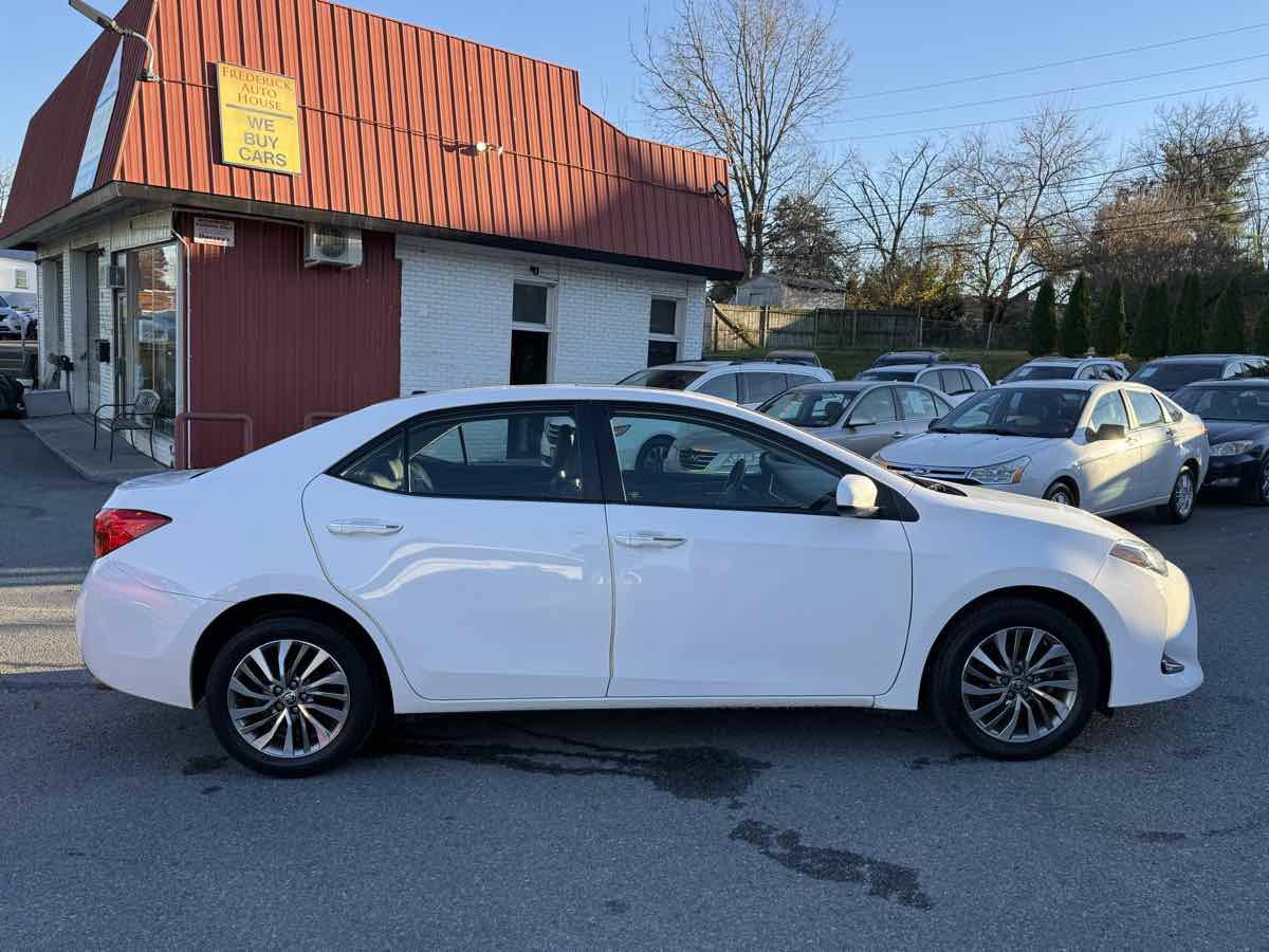 Used 2018 Toyota Corolla XLE image 8