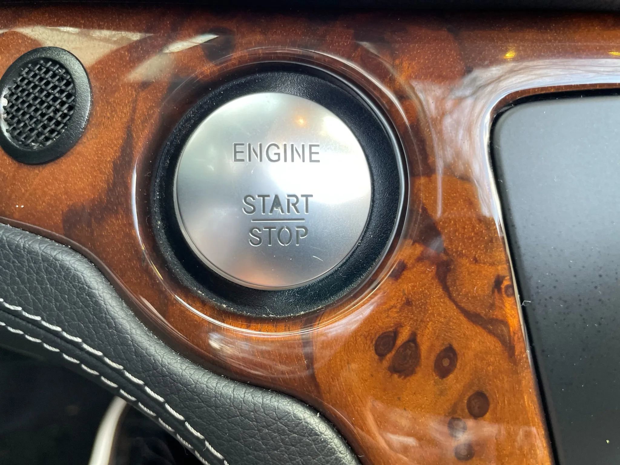 Used 2016 Mercedes-Benz SL 550 w/ Driver Assistance Package image 27