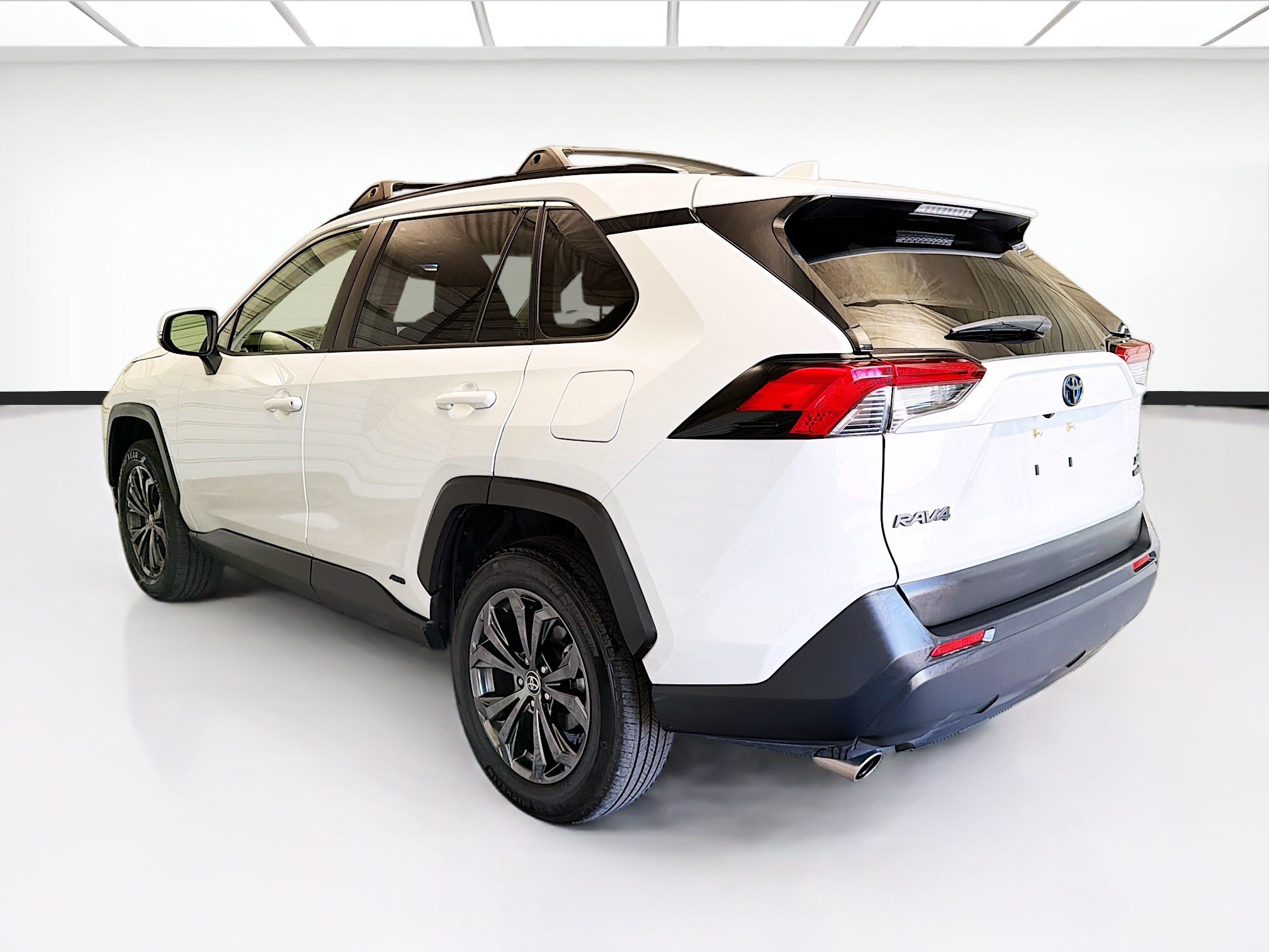 Used 2023 Toyota RAV4 XLE Premium AWD/4WD image 6