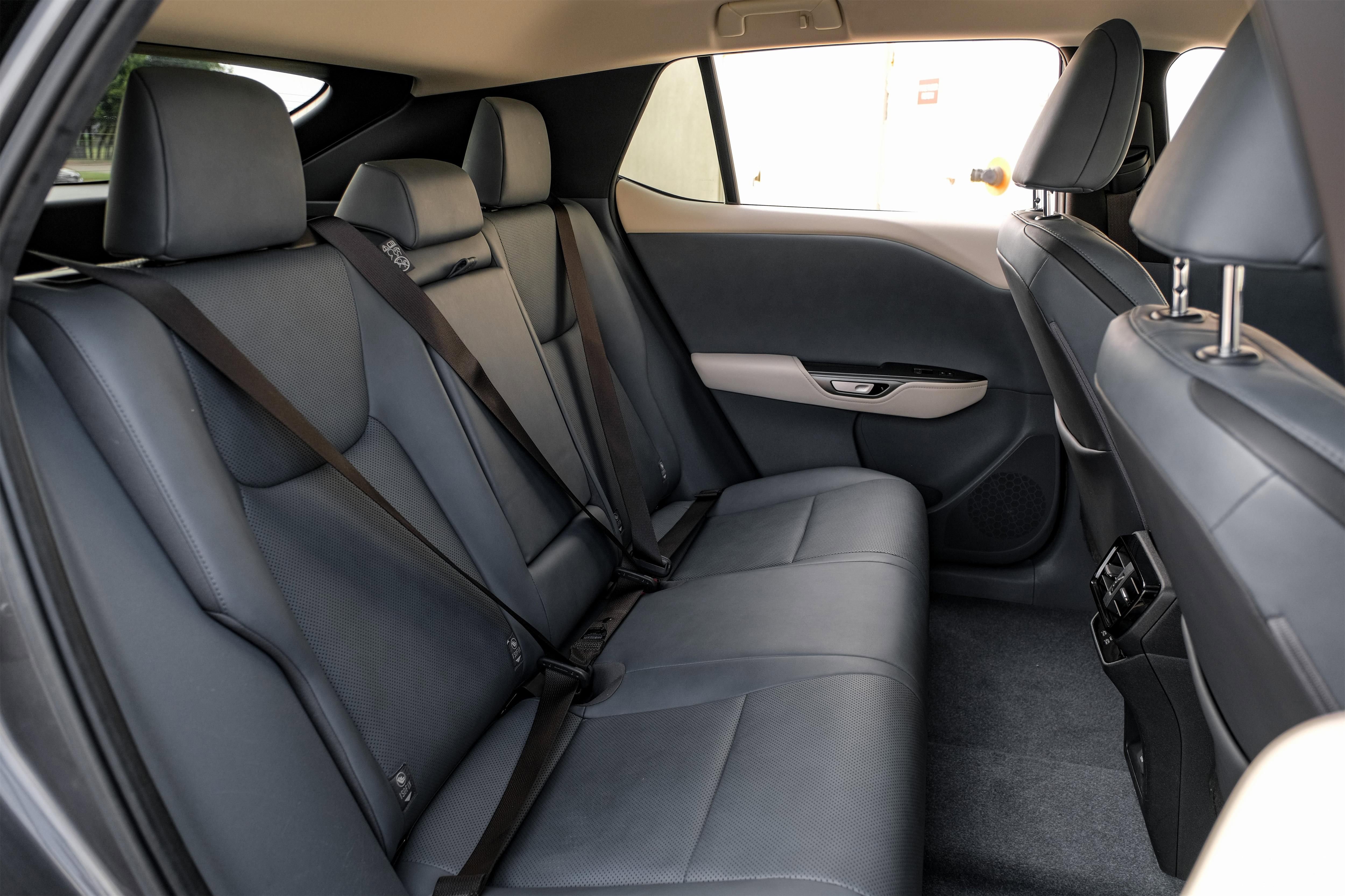 Used 2023 Lexus RZ 450e Premium w/ Technology Package image 31