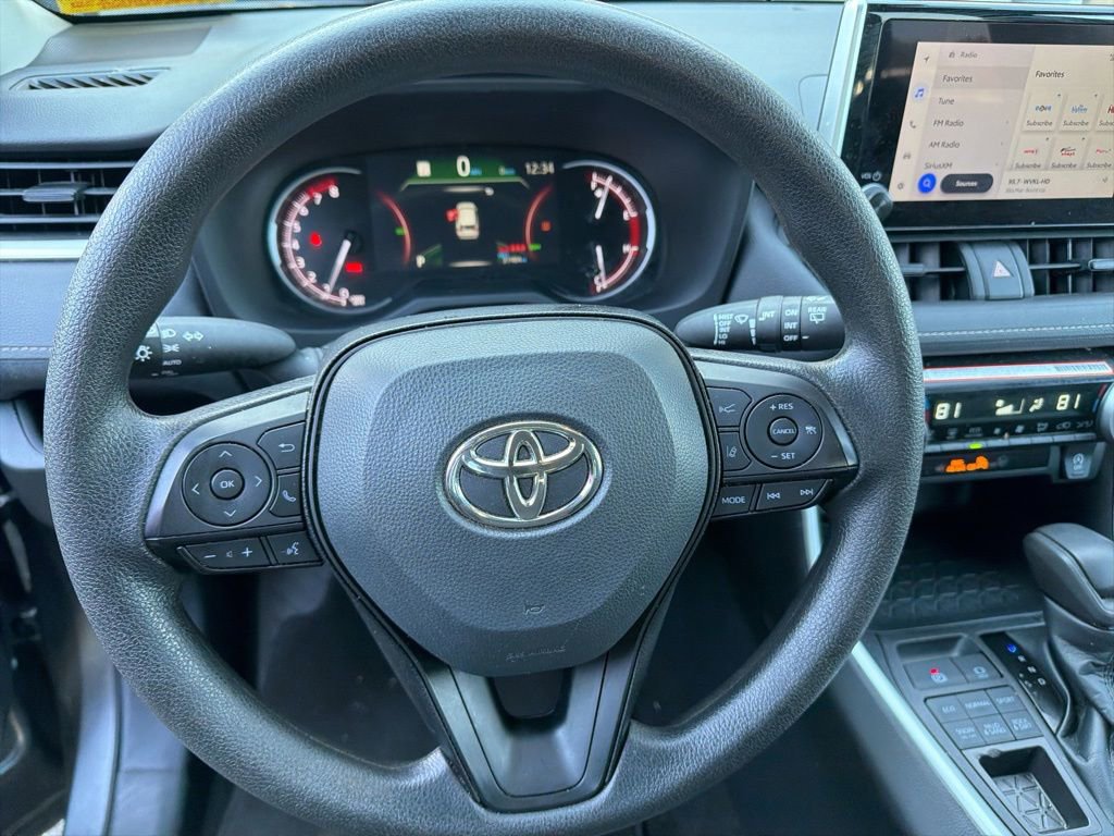 Used 2025 Toyota RAV4 XLE image 15