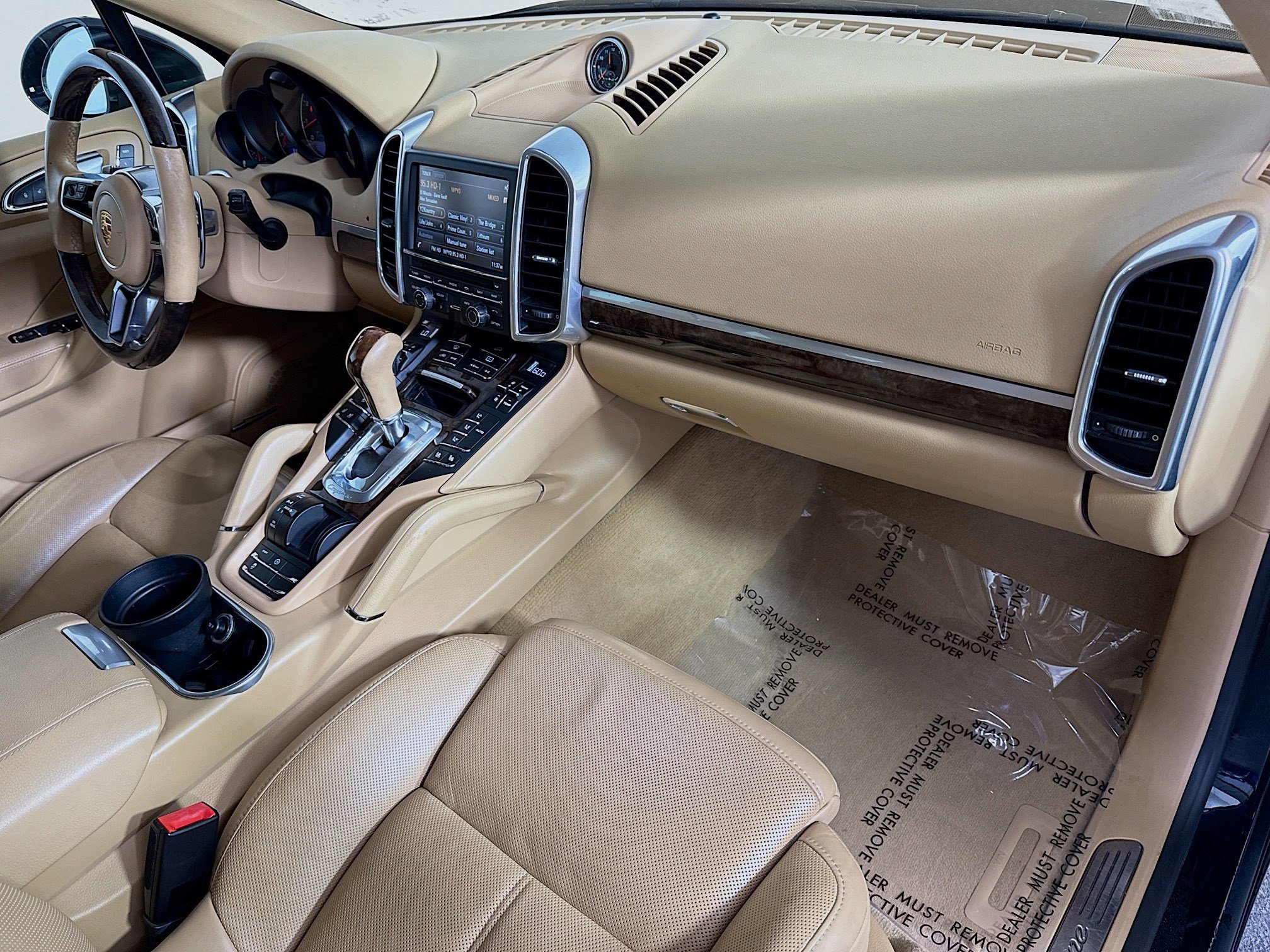 Used 2016 Porsche Cayenne image 28