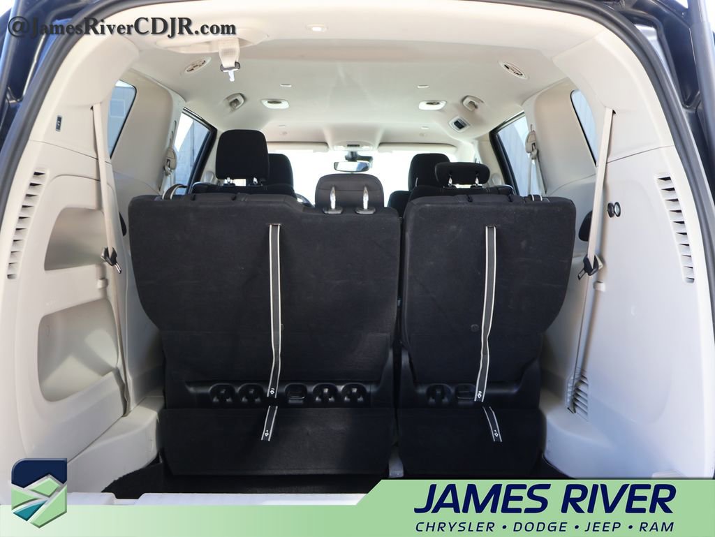 Used 2024 Chrysler Voyager LX image 14
