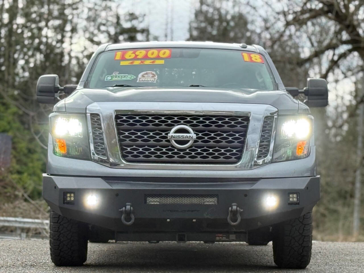 Used 2018 Nissan Titan SV image 2