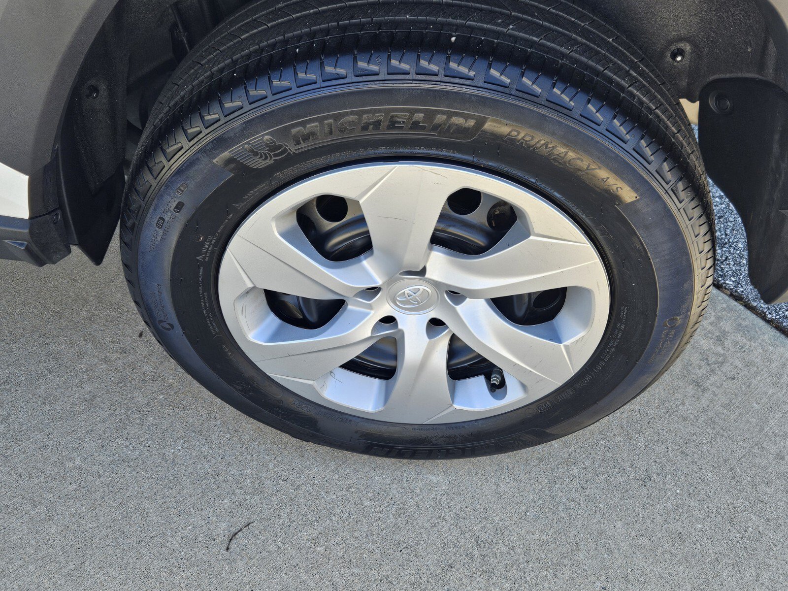 Used 2025 Toyota RAV4 LE AWD/4WD image 10