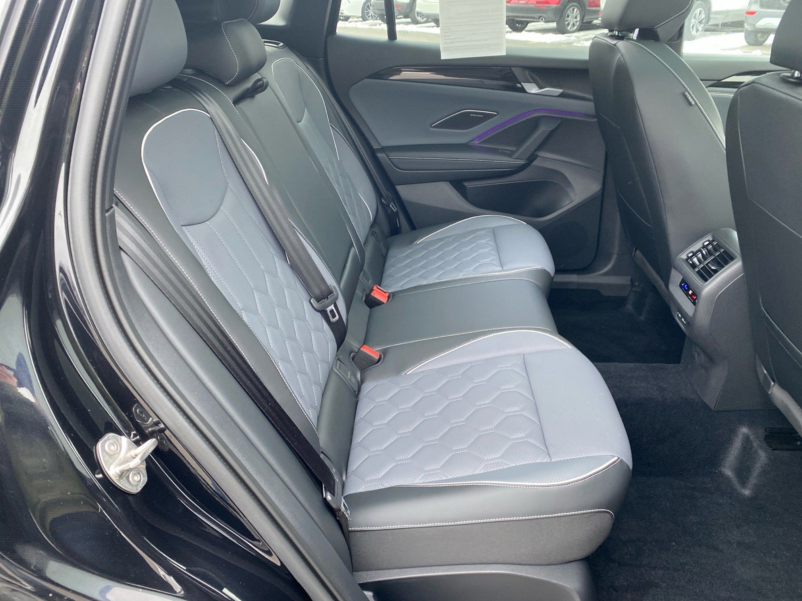 Used 2025 Volkswagen Tiguan SEL R-Line image 24