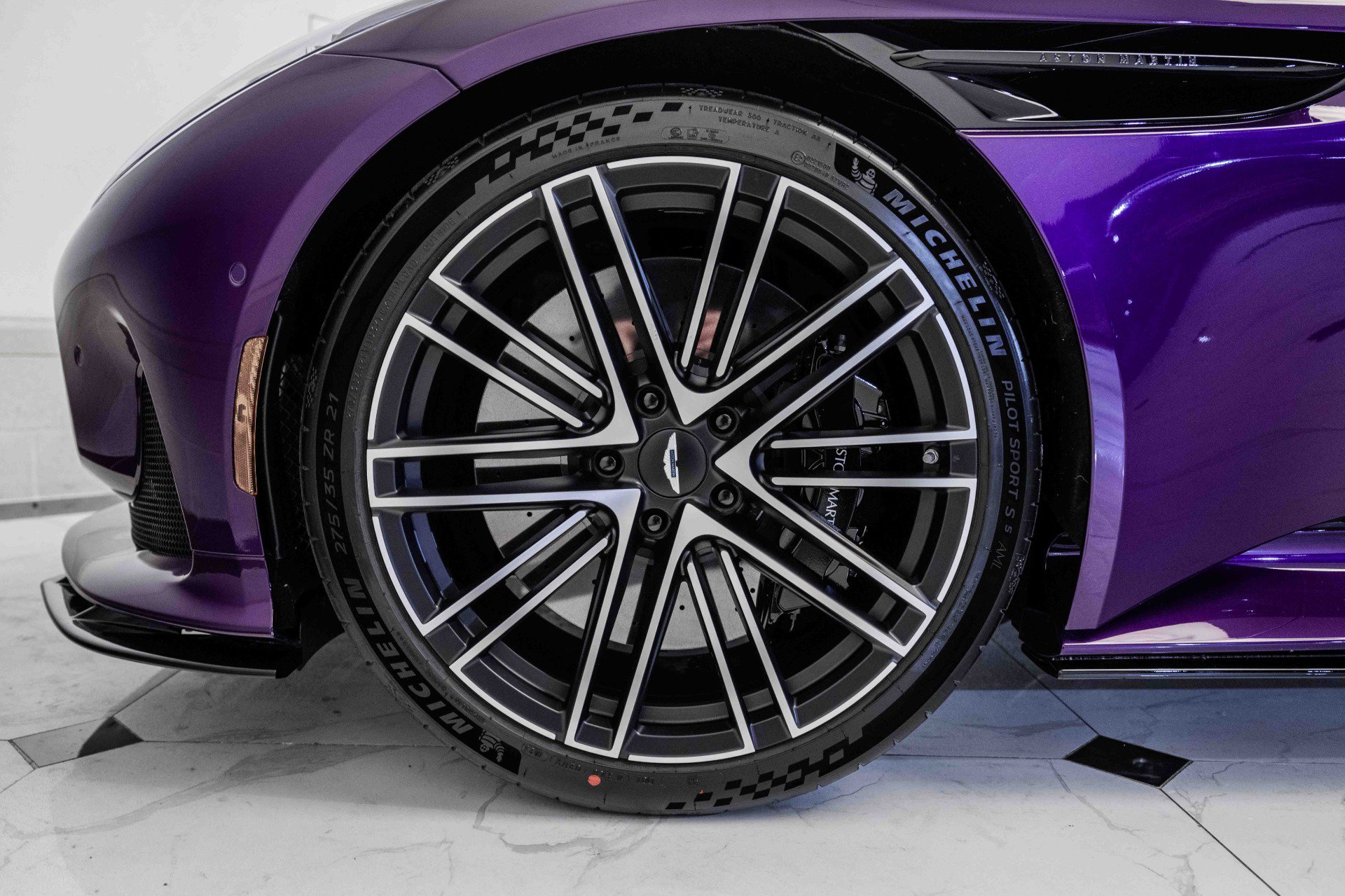 Used 2024 Aston Martin DB12 Coupe image 4