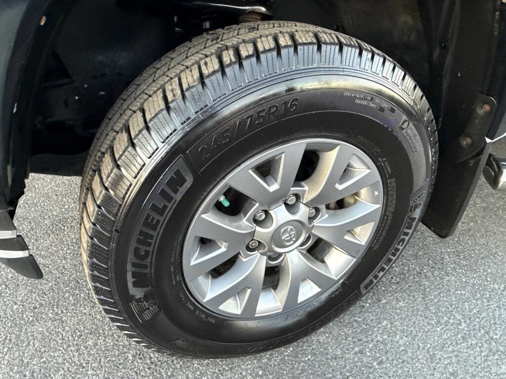 Used 2018 Toyota Tacoma SR5 image 34