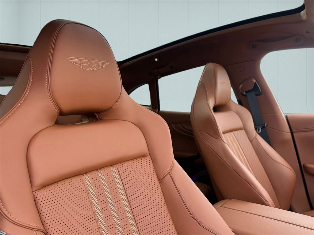 New 2026 Aston Martin DBX 707 image 38