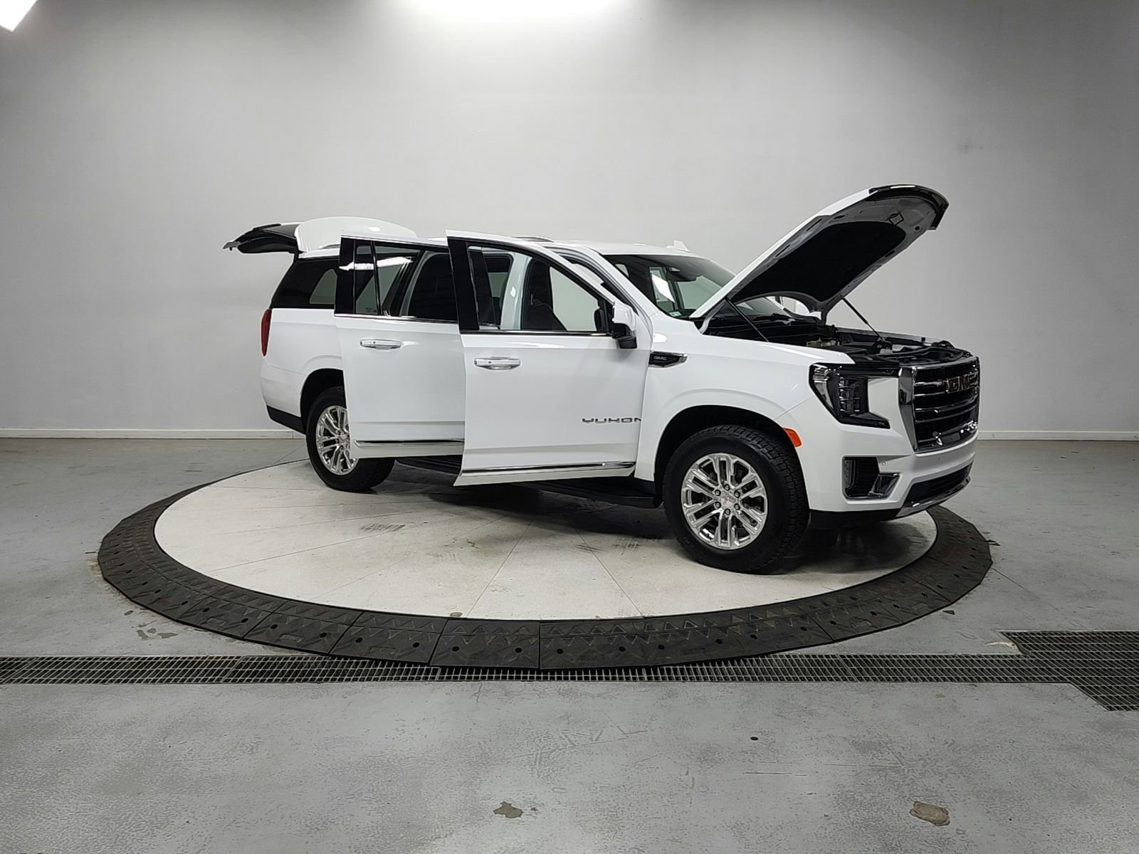 Used 2024 GMC Yukon XL SLT image 9
