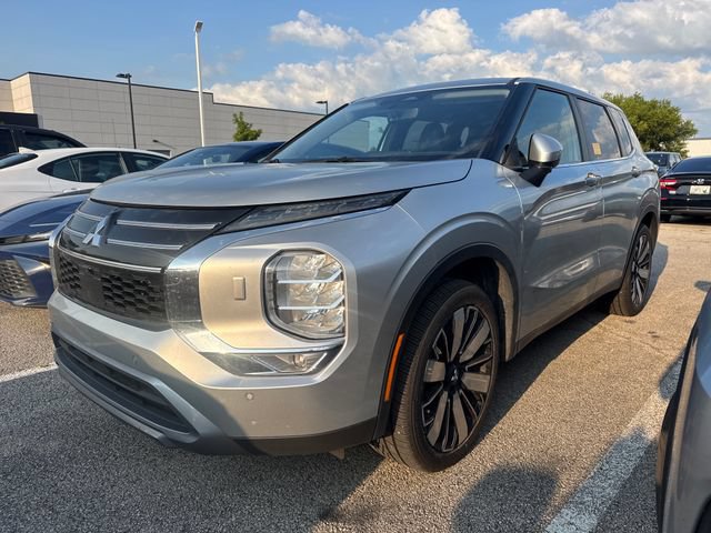 Used 2025 Mitsubishi Outlander SE AWD/4WD image 1