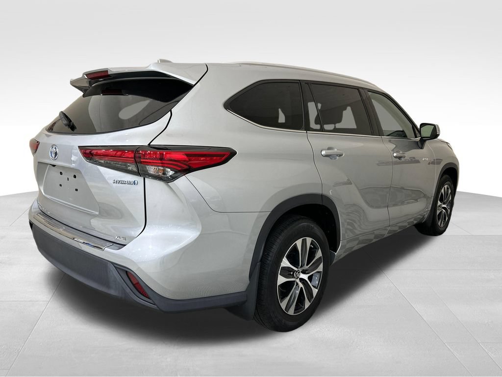 Used 2021 Toyota Highlander XLE AWD/4WD image 5