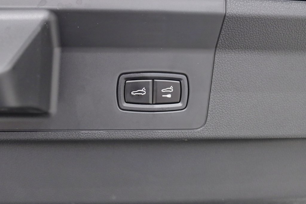 Used 2025 Porsche Panamera 4 AWD/4WD image 39